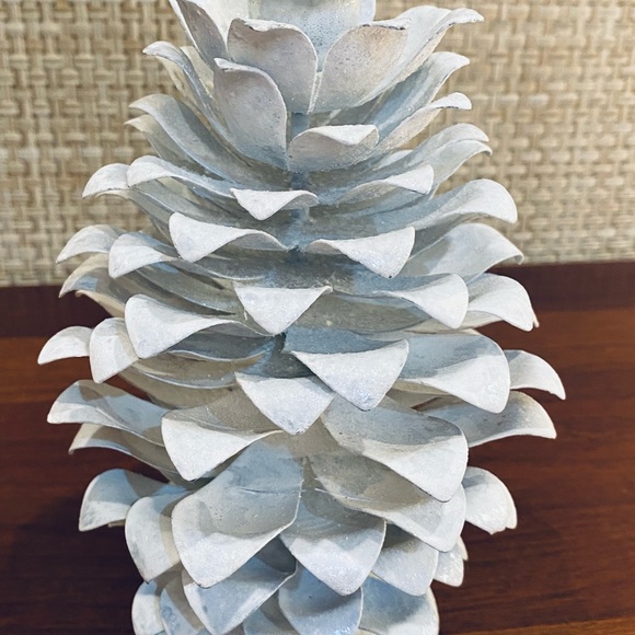 ๐๐HP๐VTG White Painted Metal Large 3D Pinecone Candle Holder - Picture 4 of 6